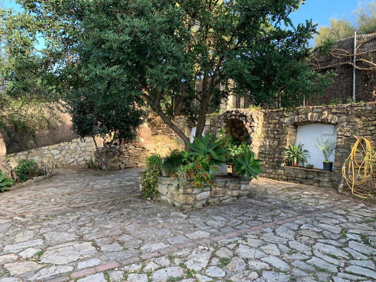 Holiday home Vivelorural Casa Y Piscina En *